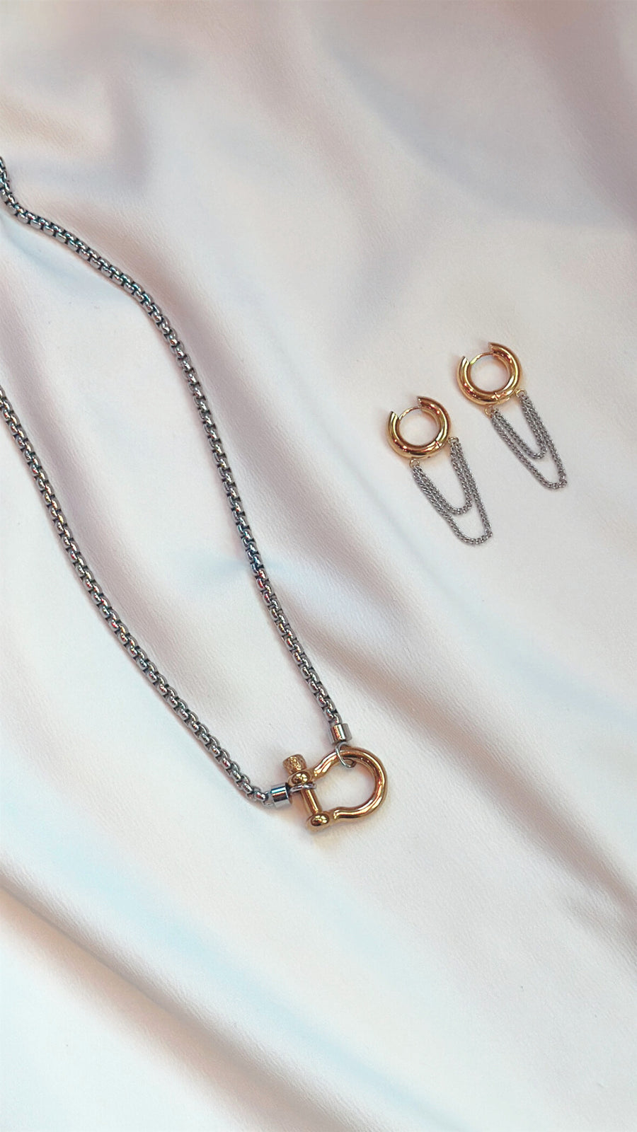 Horsebit Chain Necklace - Silver chain with gold clasp
