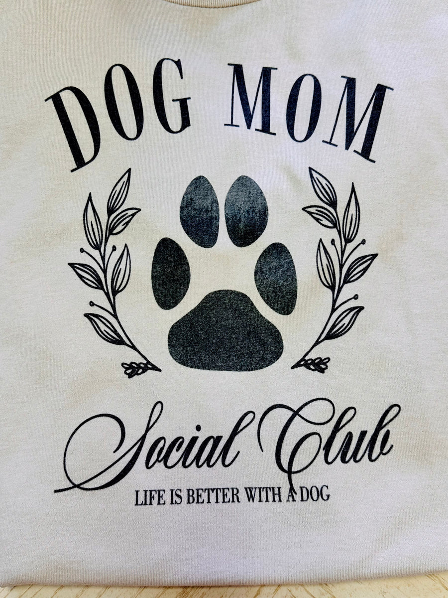 Dog Mom Social Club graphic t-shirt
