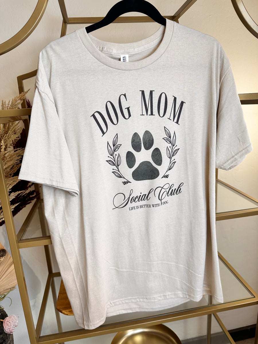 Dog Mom Social Club graphic t-shirt