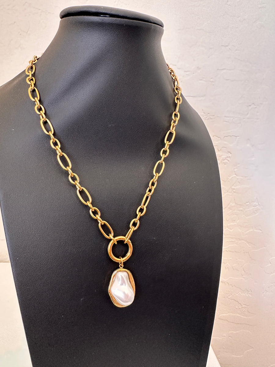 Chunky Chain Necklace with Baroque Pearl Pendant